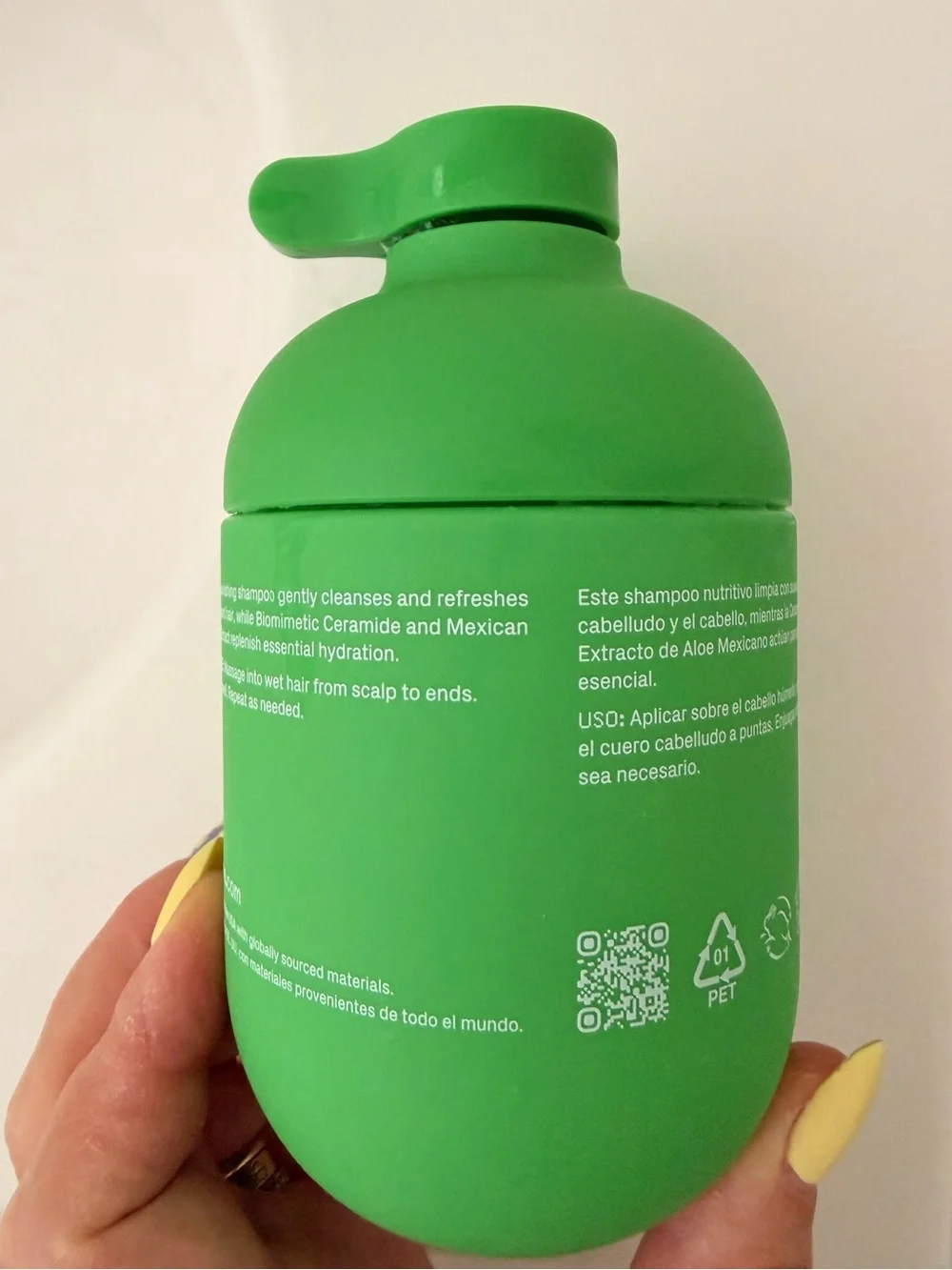 isima Riquísima Hydrating Shampoo by Shakira 3/4 full